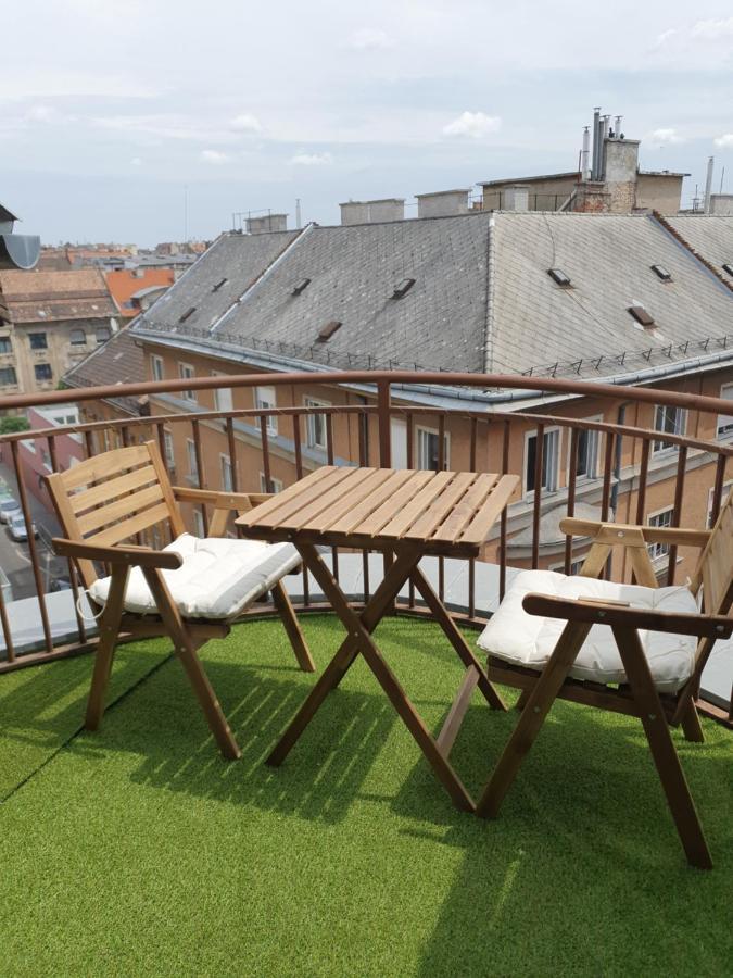 Modern Top Floor Loft With Balcony ブダペスト エクステリア 写真