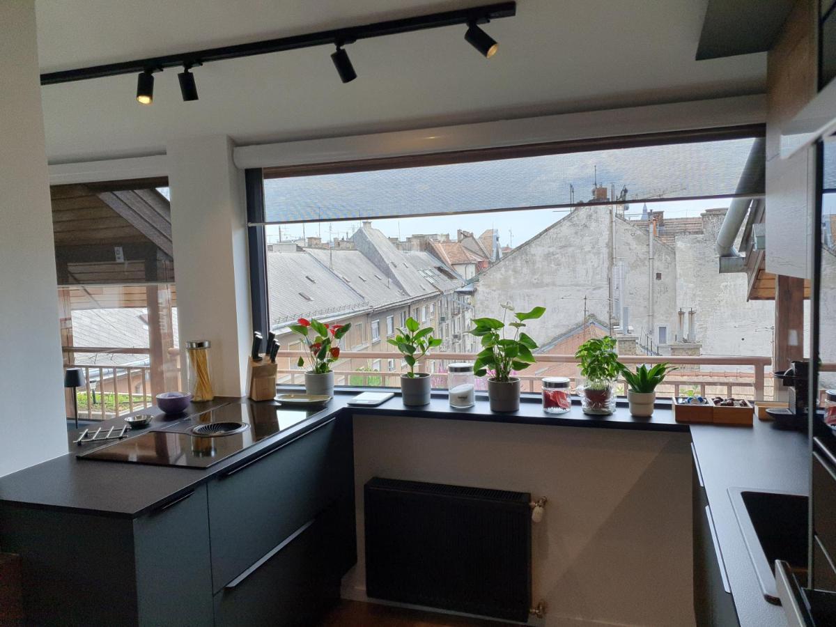 Modern Top Floor Loft With Balcony ブダペスト エクステリア 写真